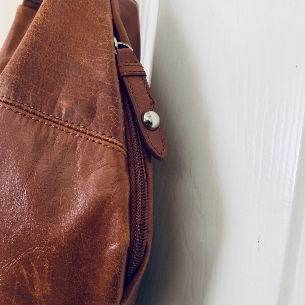 Hobo International Tan Shoulder Bag - Picture 6 of 7